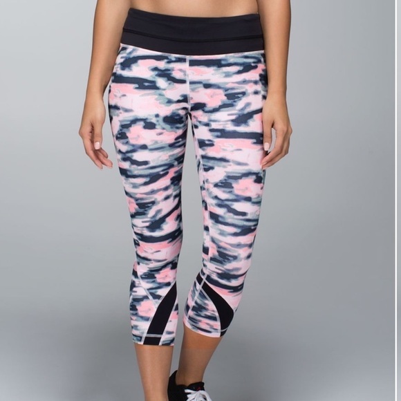 Lululemon run inspire crop Sz 4 EUC wamo camo - Picture 2 of 6